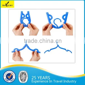 Lightweight Travel Foldable Plastic Clothes Hanger thumbnail-4