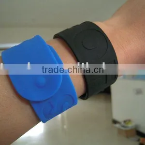 Promotion Gift Debossed Silicone Bracelet With Metal thumbnail-1
