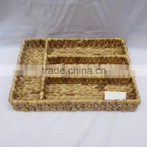 Weaving Water Hyacinth Baskets With Handle and Iron Frame thumbnail-6