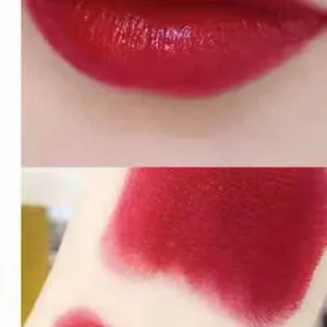 Gucci Color Developing Lipstick thumbnail-1