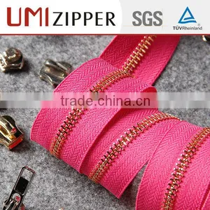 With no Zip Runner 30 cm no 4 Gold Brass Zipper Roll by Meter thumbnail-1