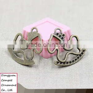 Wholesale Zinc Alloy Hollow Out Childhood Rocking Horse Pendant thumbnail-1