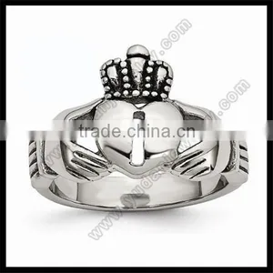 Custom 18k Gold Claddagh Ring thumbnail-2