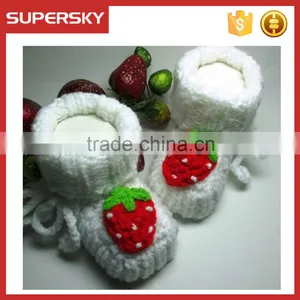 V-124 Extra Warm Crochet Newborn Baby Shoe With Strawberry Soft Indoor Knitted Todder Slippers Shoe thumbnail-1