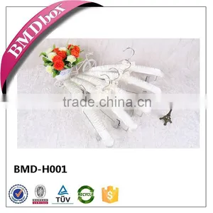 Clothes Hanger With Metal Clips for Skirts thumbnail-1