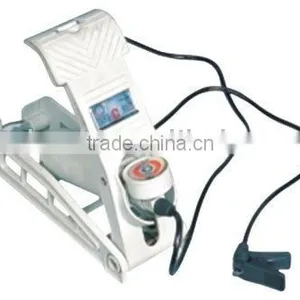 Vacuum Hand Pump With Pressure Gauge thumbnail-1