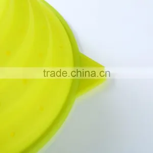 Green Silicone Folding Kitchenware Colander With Handle thumbnail-3