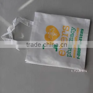 White Non-woven Fabric Cloth Hand Bag for Pharmacy Products thumbnail-3