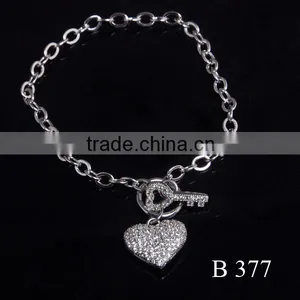 Fashionable Floating Locket Pendant Heart Bracelet thumbnail-3