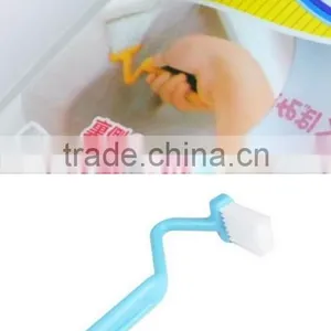 C107 Curved Handle Toilet Cleaning Brush thumbnail-4