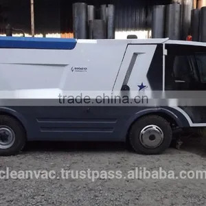 HIGH CAPACITY ROAD SWEEPER thumbnail-3