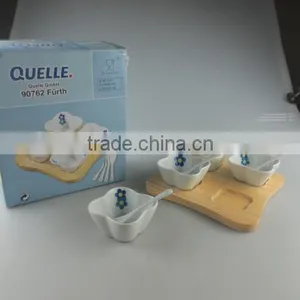 White Porcelain Clover-shaped Dish Set With Spoon and Wood Tray thumbnail-1