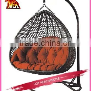 Rattan Loveseat thumbnail-1