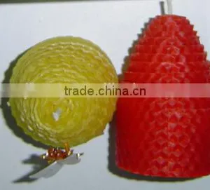 Faveolate Beeswax Candle thumbnail-1