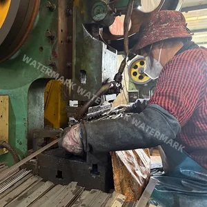 Wholesale Stainless Steel Expanded Mesh Refractory Lining Bonding Holes 1m*2m Uniform Mesh Size Welding thumbnail-5
