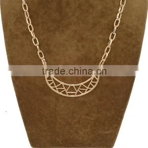 Fashion Gold Hollow Crescent Moon Shape Pendant Chain Jewellery Necklace thumbnail-3