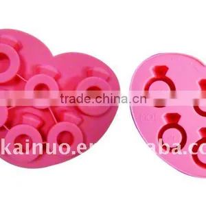 Creative Design With Ring Shape Ice Cube Tray thumbnail-6