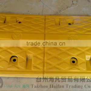 1000*350*50mm Durable Reflective Speed Hump for Crossroads/High Quality Hot Sell Rubber Speed Bump Used in Intersection thumbnail-3