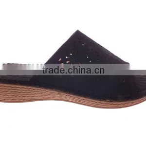 Lady Slipper Design With Flat Comfortable Soft Sole thumbnail-1