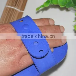 China Factory Sale Dog Pet Rubber Grooming Comb as Seen on tv thumbnail-5