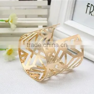 European Golden Exaggerated Wide Metal Hollow Cuff Bangle for Women thumbnail-4