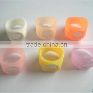 New Style Custom & Eco-friendly Silicone Key Ring Finger Rings thumbnail-5