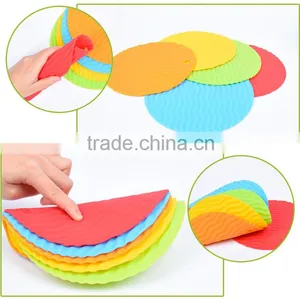 Heat Resistant Non-slip Place Mat Silicone Pot Holder thumbnail-4