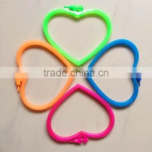 China Colorful Plastic Heart Design Hand Embroidery Cross Stitch Hoops thumbnail-2