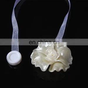 Wholesale Pearl Flower Decorative Magnetic Curtain Tiebacks thumbnail-1