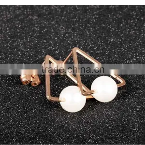 Wholesale Fashion Jewelry Triangle Shape 18K Rose Gold Plated Pearl New Earring Designs for Women thumbnail-3