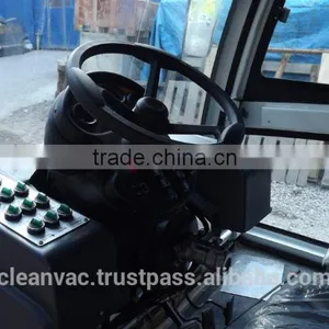 HIGH CAPACITY ROAD SWEEPER thumbnail-4