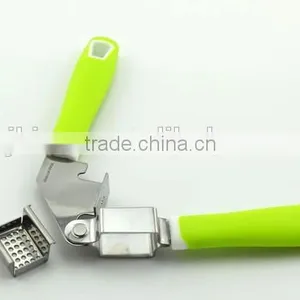 Easy to Use and Clean Stainless Steel Garlic Press With Soft Handle thumbnail-2