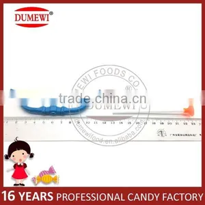 China Cheap Plastic Shooting Bow and Arrow Toy Candy thumbnail-4