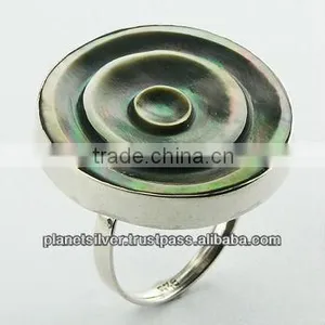 Circle In Circle Carved Relief Green Shell Ring In Silver thumbnail-1
