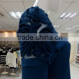 New Stylish 60%rayon 40%cotton 12gg Plain Stitch With Rose Flower Embroidery on Shoulder Knitwear Sweater thumbnail-3