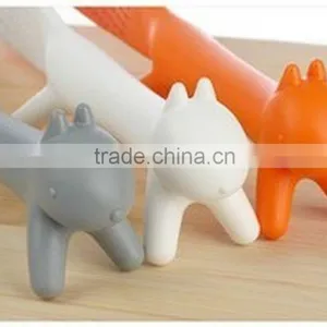 2015 New Design Coloful Cut Plastic Animal Squirrel Shape Meal Spoon thumbnail-2