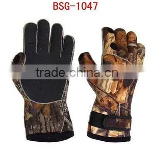 Camo Neoprene Hunting Gloves thumbnail-1