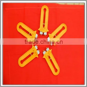 Hot Selling Beekeeping Tool Plastic Wire Crimper thumbnail-1