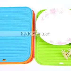 High Quality Heat Resistant Baking Mat Waterproof Anti-skidding Silicone Placemat thumbnail-3