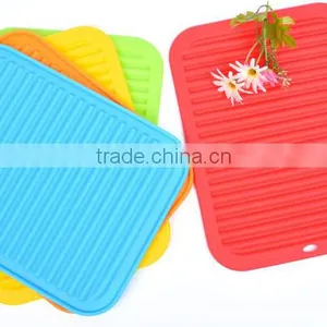 High Quality Heat Resistant Baking Mat Waterproof Anti-skidding Silicone Placemat thumbnail-4