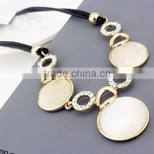 Women Crystal Rounded Pendant Necklace With Crystals Good Gifts thumbnail-3