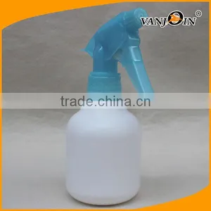 Empty 250ml 8oz Plastic Bottles With Blue Trigger Sprayers for Cleaning Gardening thumbnail-1