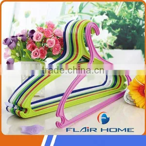 China Supplier Clothes Hanger Plastic With Pegs thumbnail-1