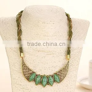 Fashioable New Trendy High-end Gemstone Necklace Vintage Geometric Necklace Wholesale thumbnail-2