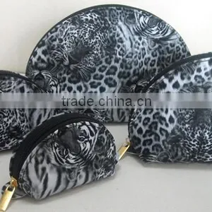 Wholesales Lastest Design of Half Moon Pvc Cosmetic Bags thumbnail-4