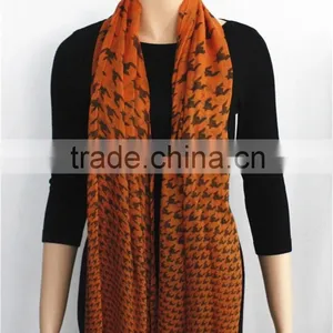 Houndstooth Printed Viscose Scarf With Fringe thumbnail-2