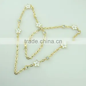 China Manufacturer Supply Gold Plated Handmade White Epoxy Alloy Flowers and Crystal Stones Earring and Necklace Jewelry Sets thumbnail-4