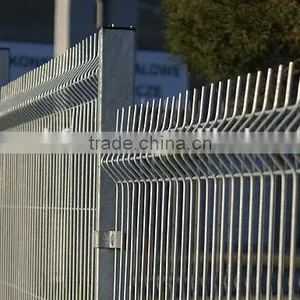 Green 5mm Wire Triangle Bending Welded Road Side 3D Mesh Fencing thumbnail-6