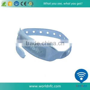 Wholesale Disposable Soft PVC 13.56mhz NTAG213 RFID Bracelet thumbnail-2