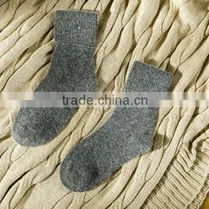 Zm33450a Cheap Wholesale Korean Style Retro Pure Color Winter Socks for Women thumbnail-4